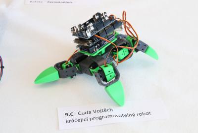 Čp, robotická dílna, Vojtěch Čuda 9. C "kráčející programovatelný robot"