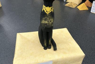 žákyně 6.B Posvátná egyptská kočka, technika kašírování