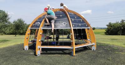 Planetární stezka ve Vestci nás bavila