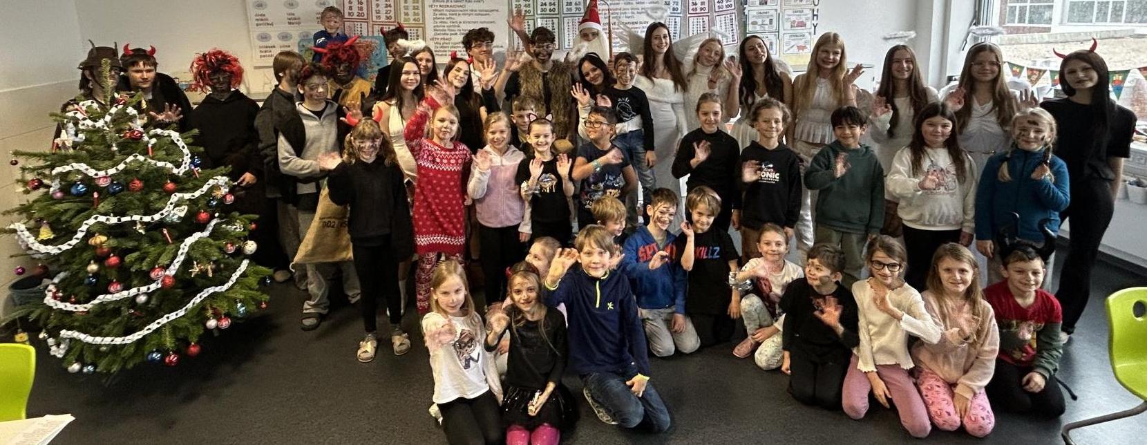 Mikuláš, andělé a čerti zavítali do 2.A