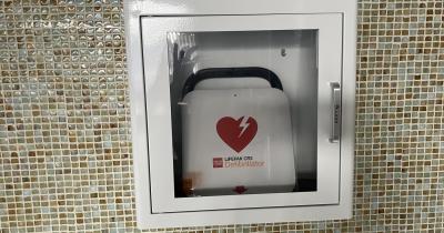 Instalace dvou defibrilátorů AED v areálu školy!