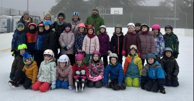 Zimní radost na ledě – druháci společně bruslí