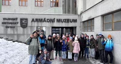 5.B se vydala Po stopách parašutistů