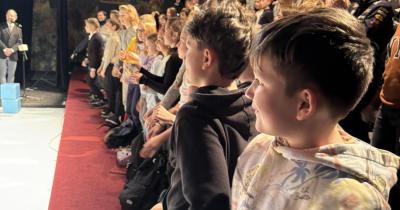 Divadelní představení Demokracie v Minoru (5.A)