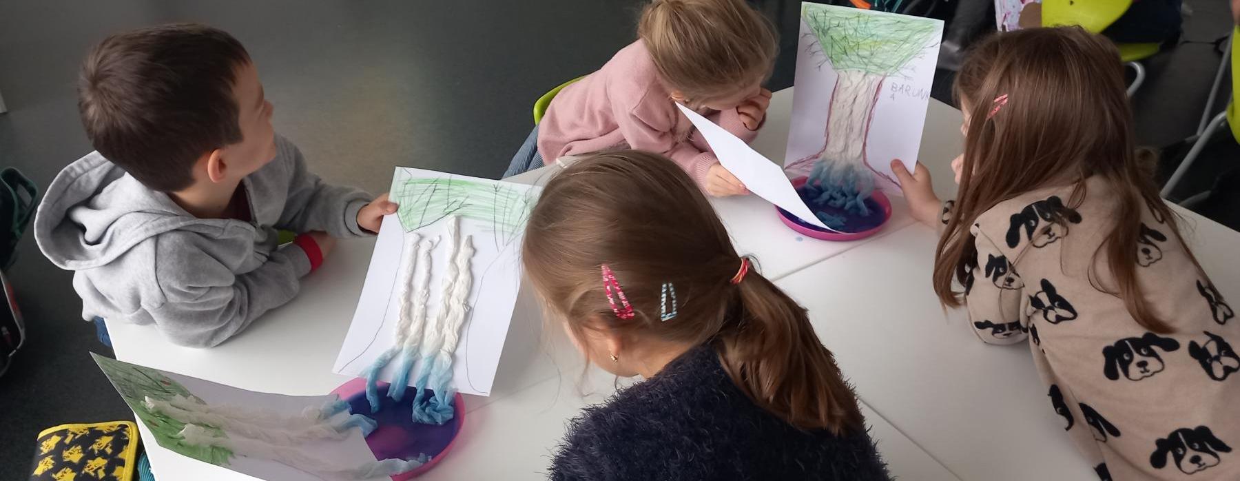 Stromy a malí badatelé.