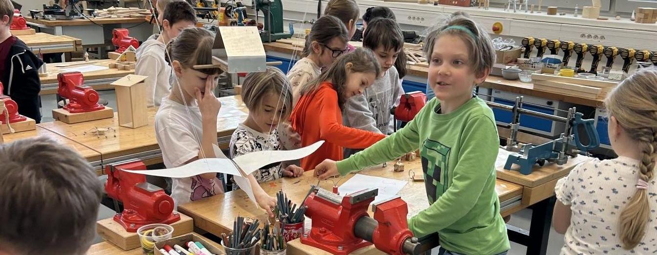 Návštěva školních dílen: "Co nás čeká od 3. třídy...?"