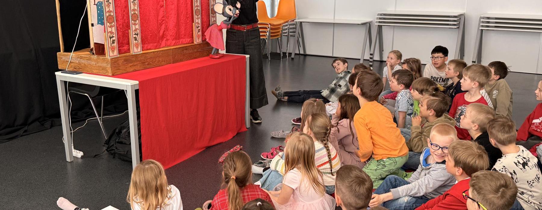 Loutkohraní v naší družině