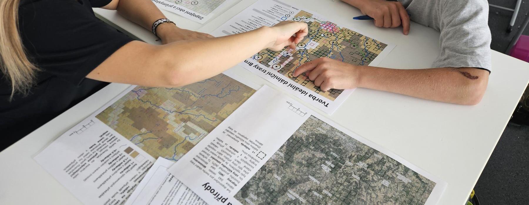 Tvorba ideální trasy nové dálnice aneb jak propojit informaci z několika map do jedné