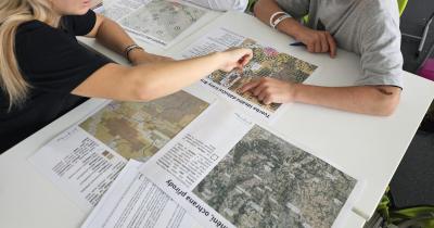 Tvorba ideální trasy nové dálnice aneb jak propojit informaci z několika map do jedné